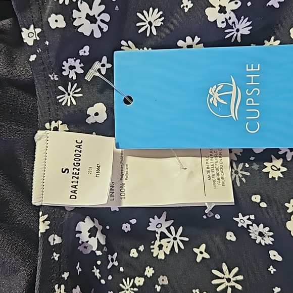 CUPSHE Swimwear Shirring Design V-Neck Low Back One Piece Swimsuit Black US S - Picture 8 of 9